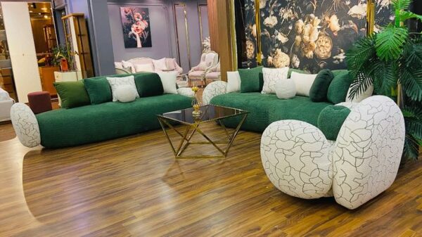 box hand sofa set