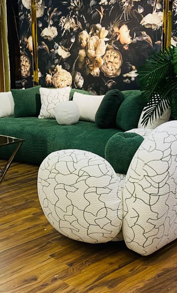 box hand sofa set
